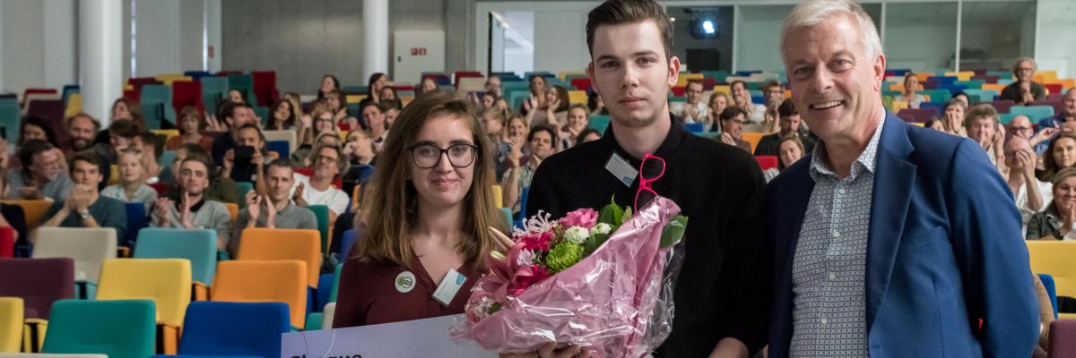 Stefaan Van Mulders en de winnaars van de Prijs Jeugdhulp