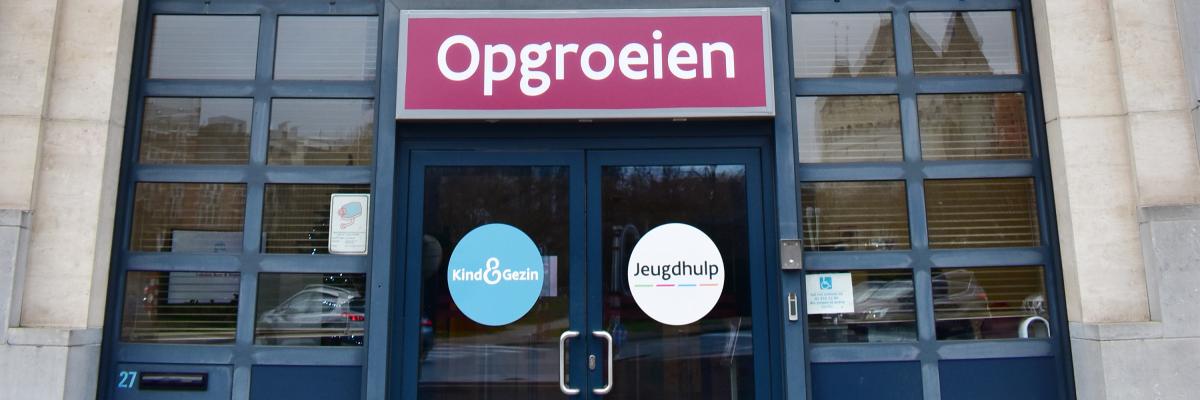 De voorgevel van Hallepoort 27 Agentschap Opgroeien