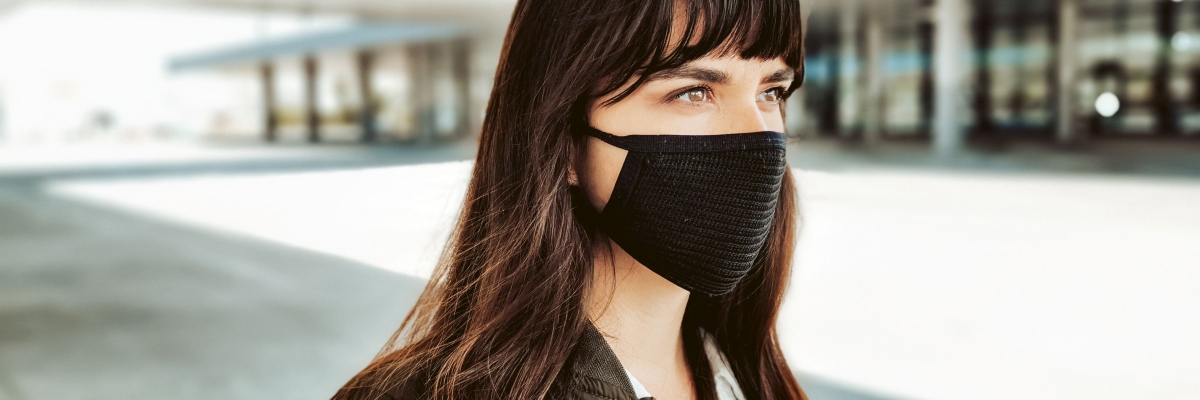 vrouw met mondmasker