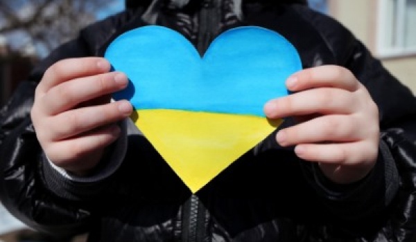 kind met hart in kleuren Oekraïne