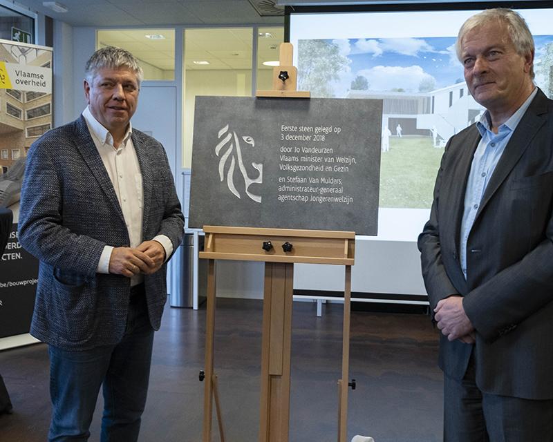 Jo Vandeurzen en Stefaan van Mulders onthullen de eerste steen